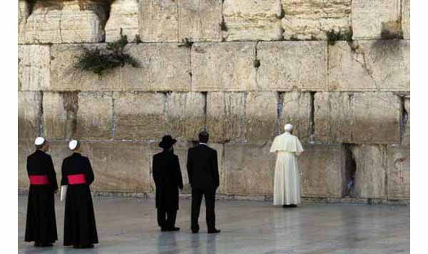 Benedict XVI at Wailing Wall
